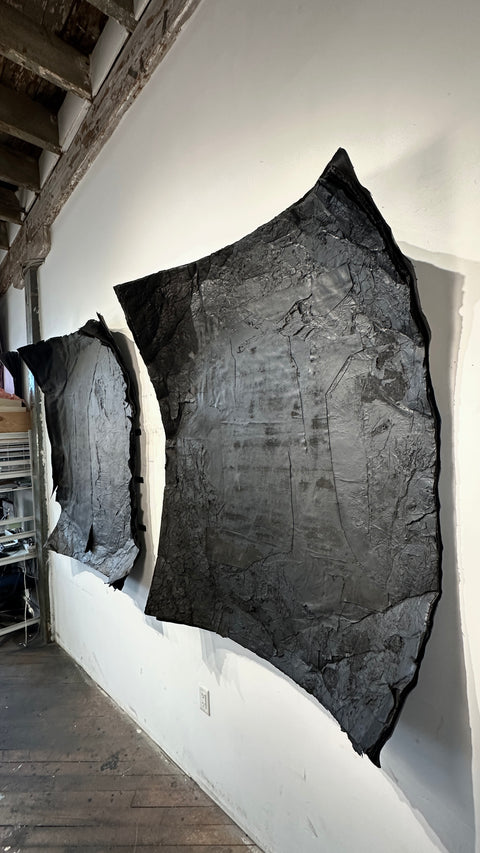 Sculpture murale « Si Dieu est en toutes choses. »