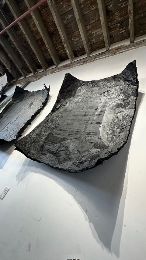 Sculpture murale « Si Dieu est en toutes choses. »