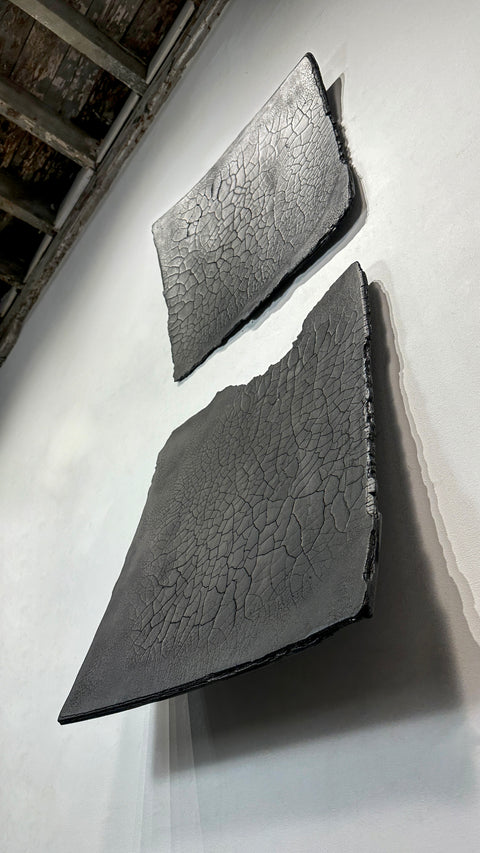 Escultura para colgar en la pared "Si Dios está en todas las cosas".