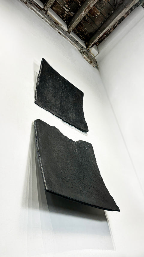 Escultura para colgar en la pared "Si Dios está en todas las cosas".
