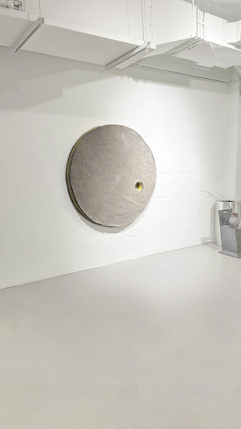 Escultura para colgar en la pared "Si Dios está en todas las cosas".