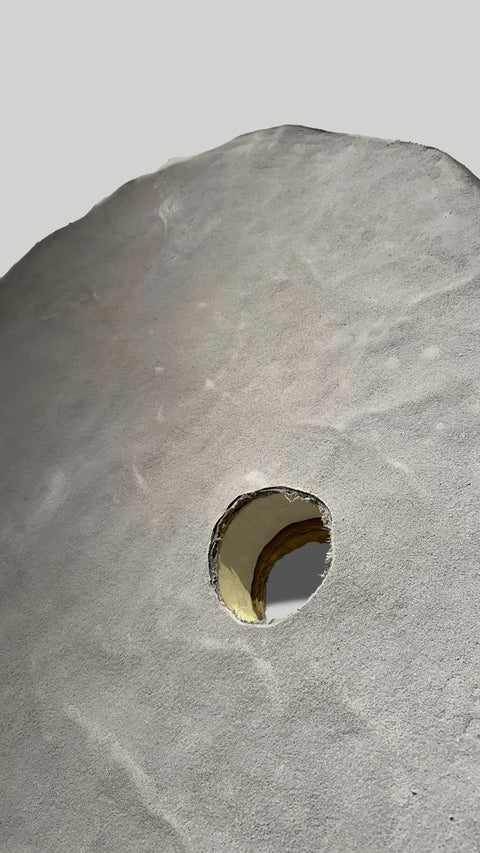 Escultura para colgar en la pared "Si Dios está en todas las cosas".
