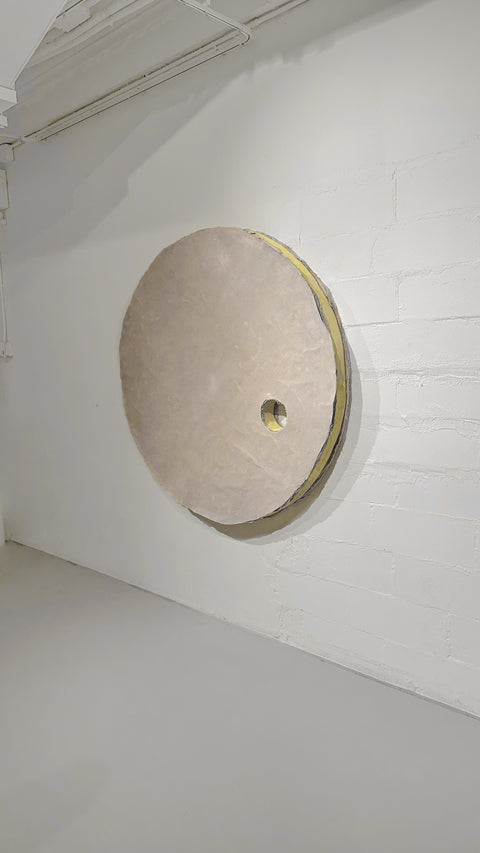 Escultura para colgar en la pared "Si Dios está en todas las cosas".