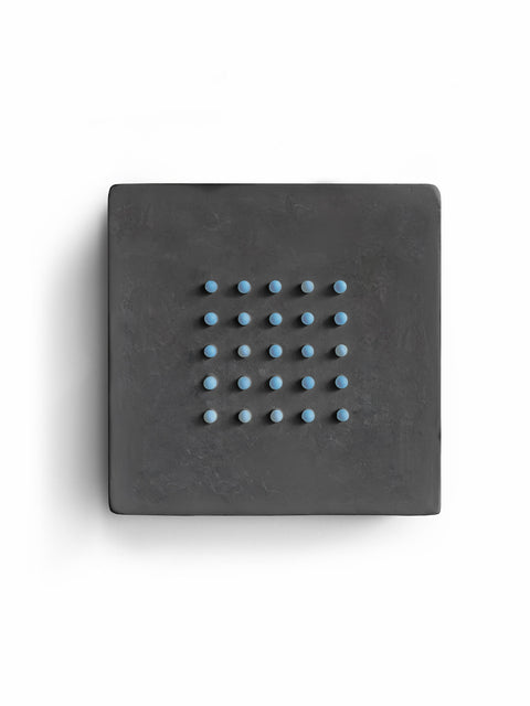 Art mural maximaliste - POINTS AMUSANTS sur NOIR - Grand (16 x 16 x 3 po - 41 x 41 x 5 cm.)