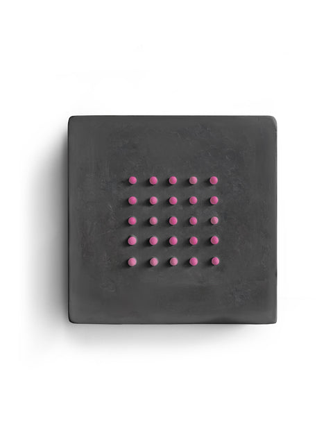 Art mural maximaliste - POINTS AMUSANTS sur NOIR - Grand (16 x 16 x 3 po - 41 x 41 x 5 cm.)