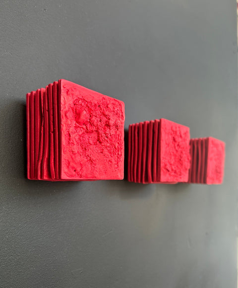 Ensemble de 3, 5 et 9 pièces d'art mural maximaliste Wabi Sabi, art mural en plâtre " STRATUM " Rouge
