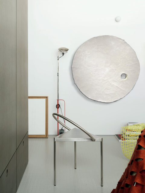Escultura para colgar en la pared "Si Dios está en todas las cosas".