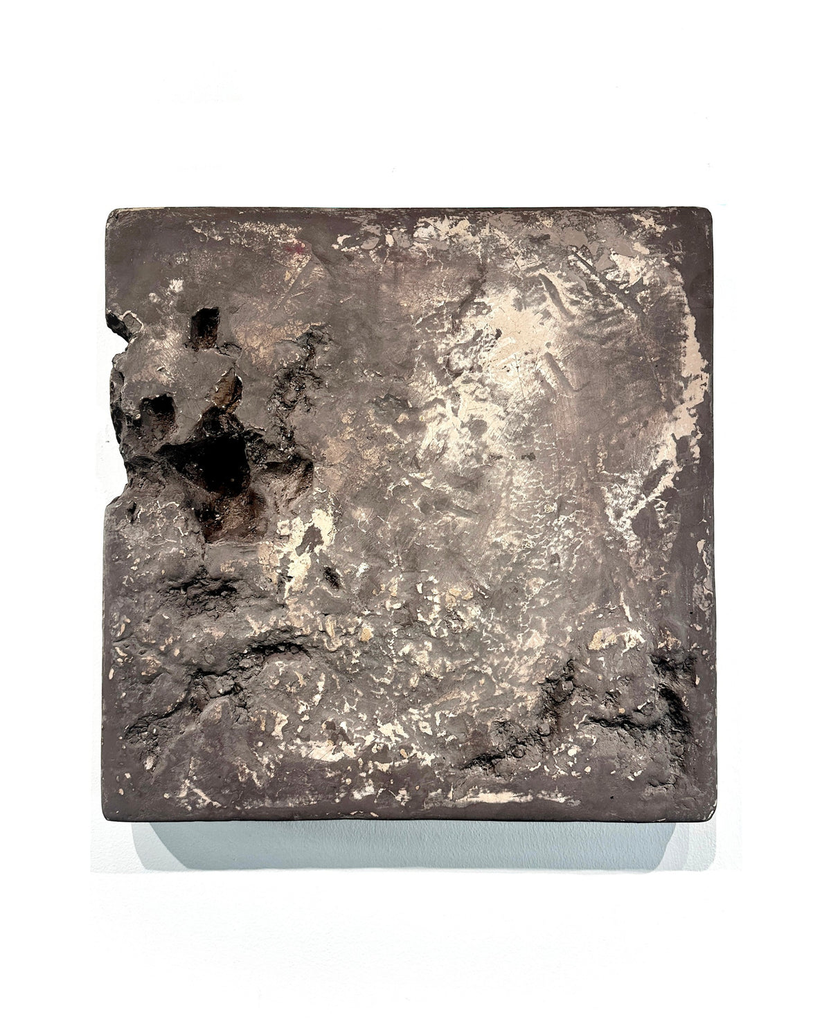 GAIA — Taupe, side profile detail, depth and shadow, fiber-reinforced plaster