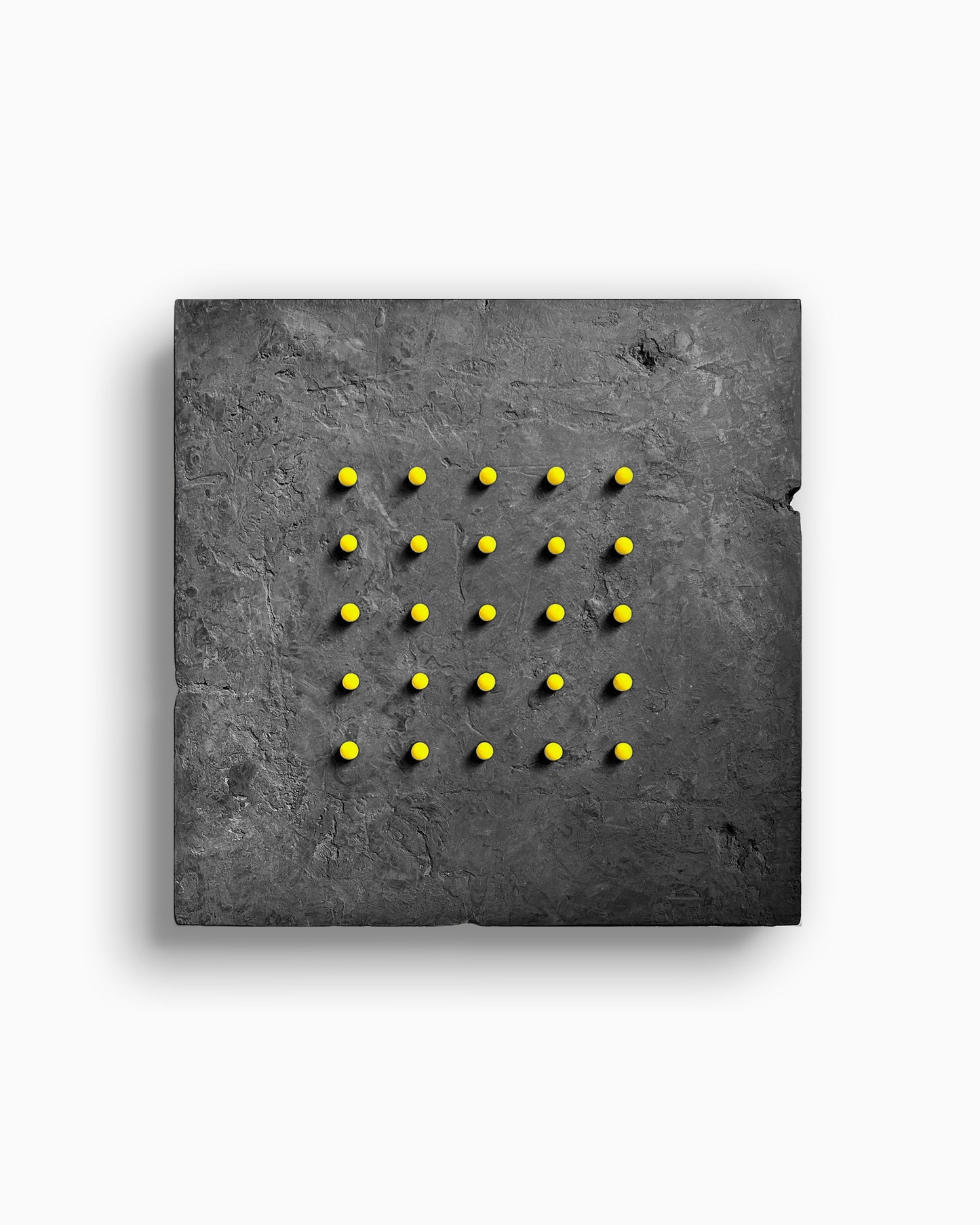 Art mural maximaliste - POINTS AMUSANTS sur NOIR - Grand (16 x 16 x 3 po - 41 x 41 x 5 cm.)