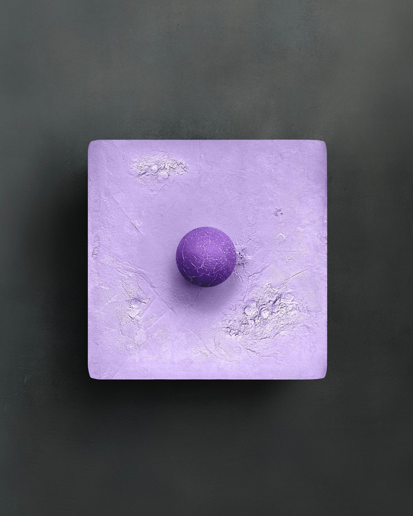 Arte de pared de yeso maximalista diminuto, regalo hecho a mano. Decoración de pared bohemia en 3D "CHEERFUL DOT" en gris topo, rosa, morado, turquesa, negro y blanco, 3 x 3 x 2 pulgadas.