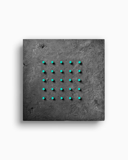 Art mural maximaliste - POINTS AMUSANTS sur NOIR - Grand (16 x 16 x 3 po - 41 x 41 x 5 cm.)