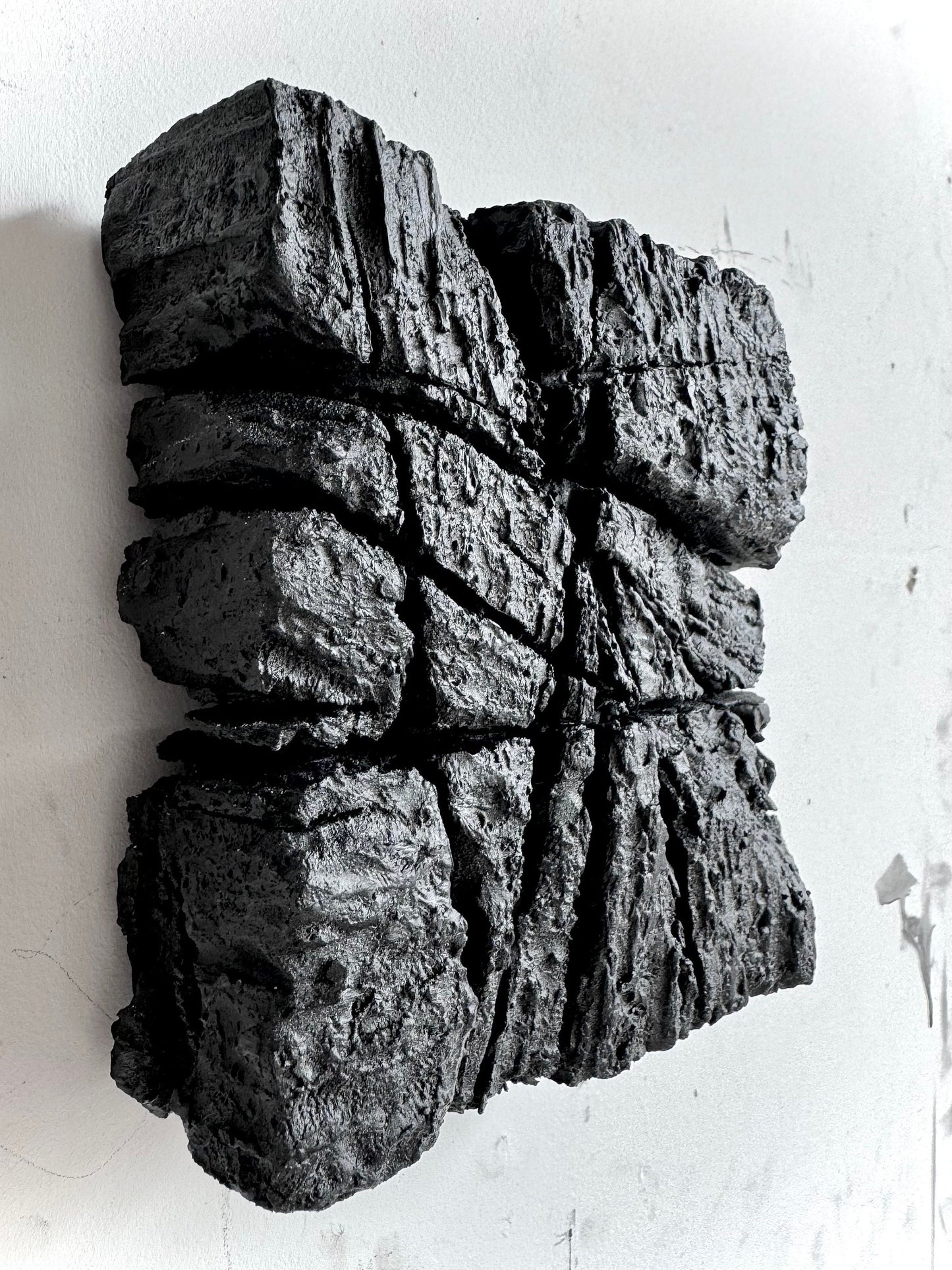 Décoration murale minimaliste en plâtre noir – Décoration en argile faite à la main Wabi Sabi – « SAMURAI » Noir