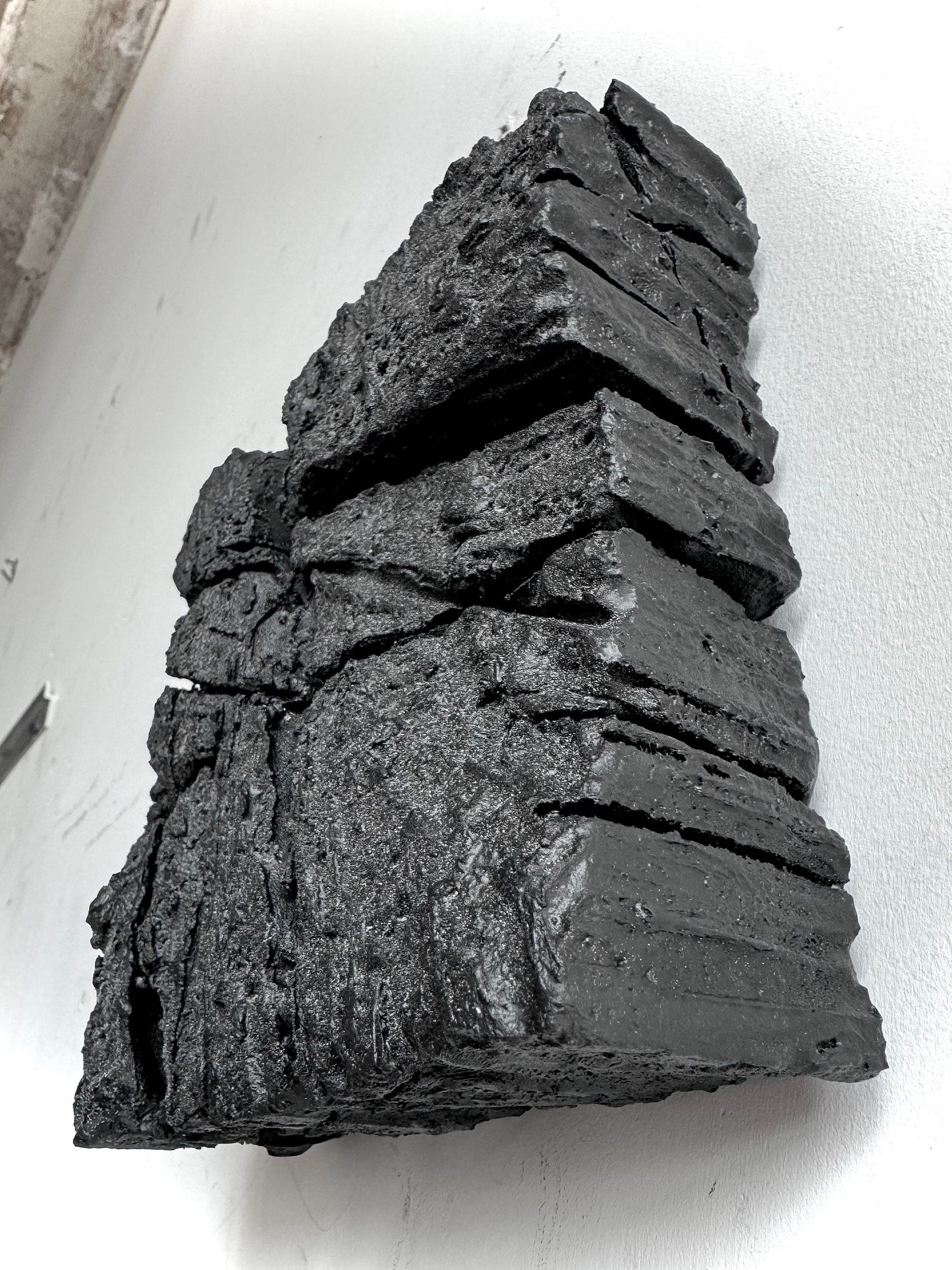 Décoration murale minimaliste en plâtre noir – Décoration en argile faite à la main Wabi Sabi – « SAMURAI » Noir