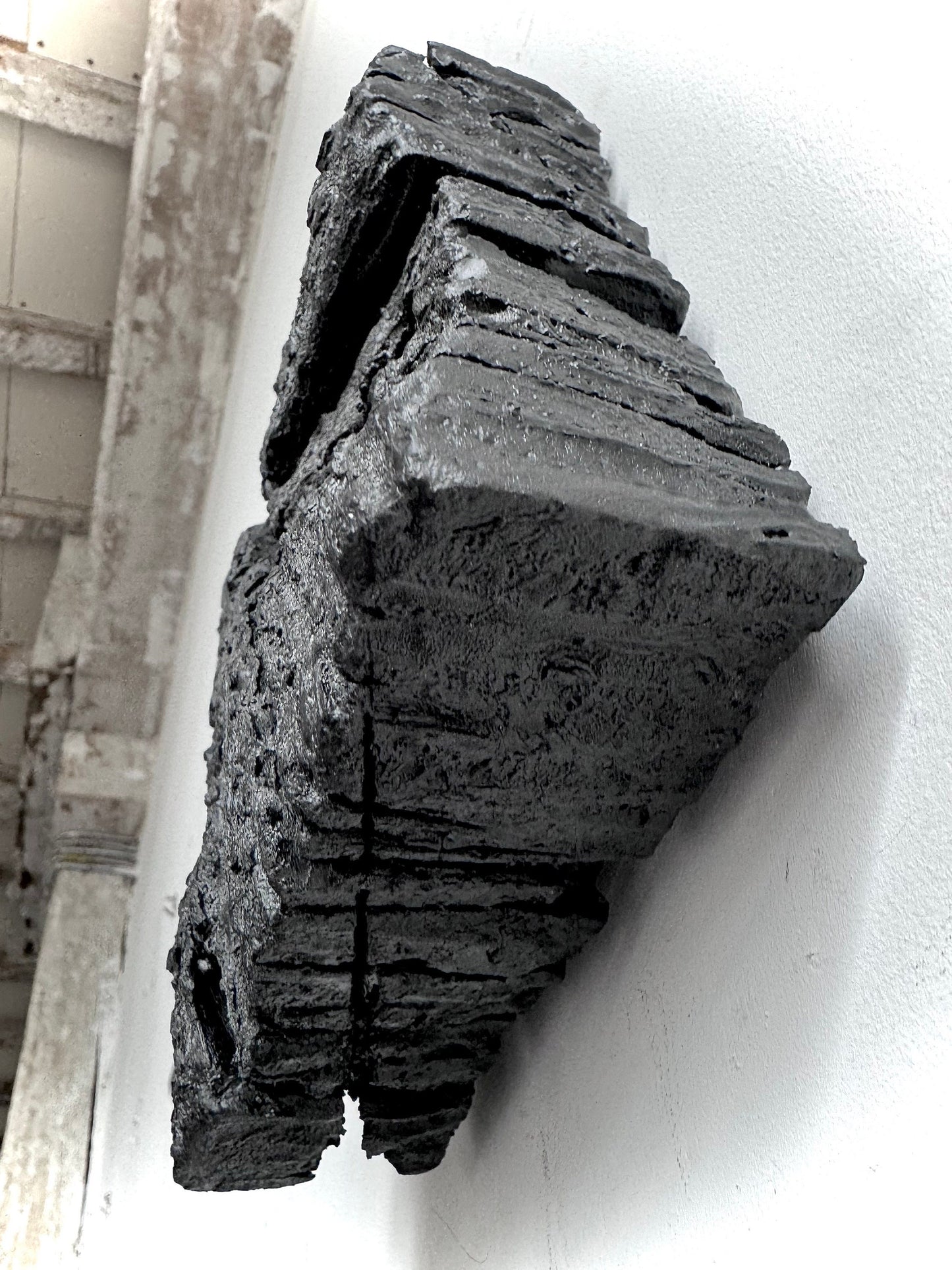 Décoration murale minimaliste en plâtre noir – Décoration en argile faite à la main Wabi Sabi – « SAMURAI » Noir